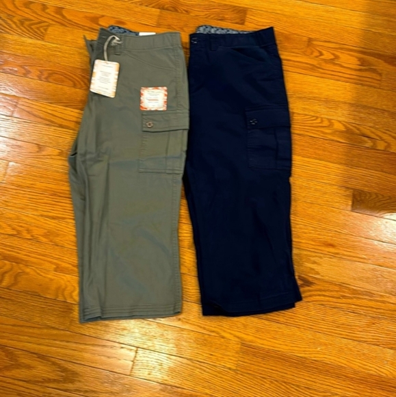 Women's Dockers Navy Blue and Olive Capris - Picture 1 of 8